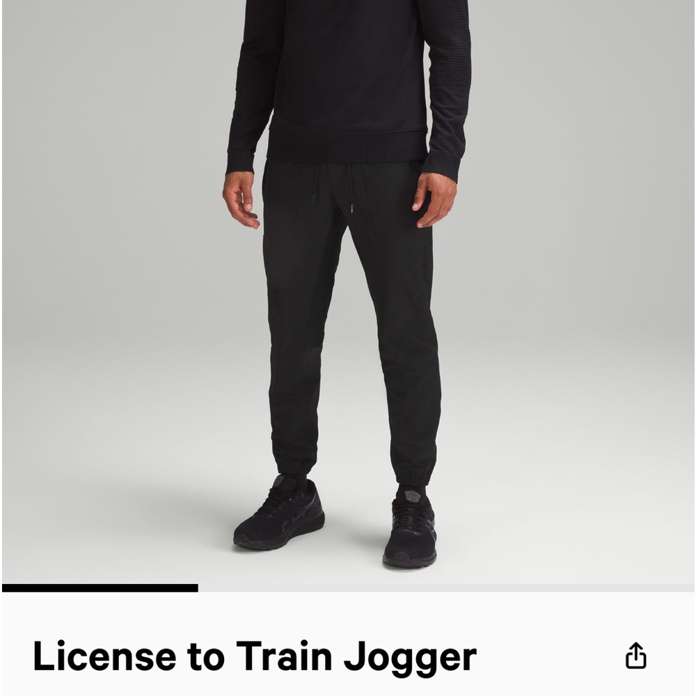 Lululemon men’s joggers in excellent condition.